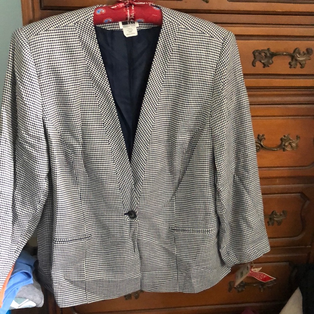 Leslie Fay lined suit